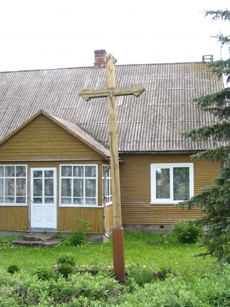 Kryžius J. Gumbelevičiaus sodyboje, Norių kaime